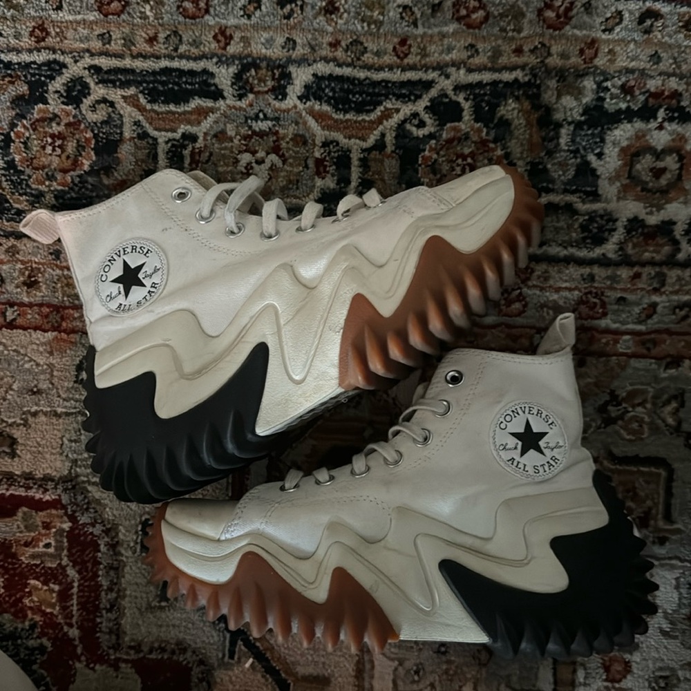 Run Star Motion Platform in White, Black, & Gum Honey
Converse